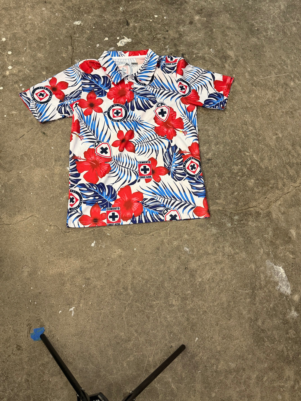 Comento Hawaiian Button Up